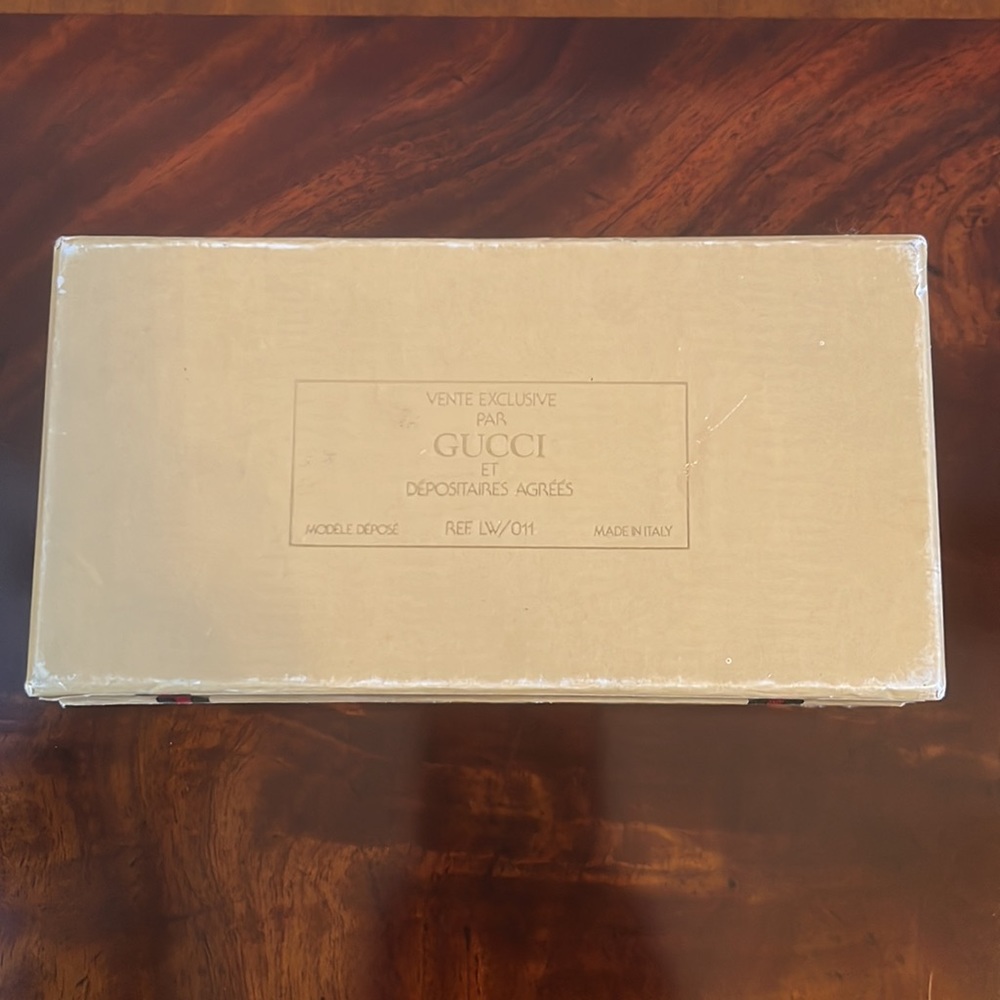 Authentic Vintage Gucci Watch with 8 Circles - Picture 3 of 7